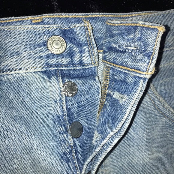 Levi’s 501 Distressed Shorts - Picture 5 of 9